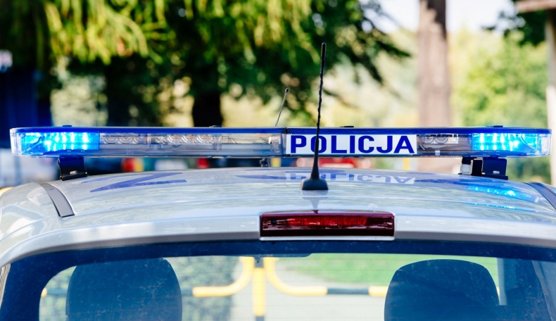 Policja prowadzi czynności w sprawie obywateli Niemiec, którzy dryfowali na jeziorze Resko - GospodarkaMorska.pl