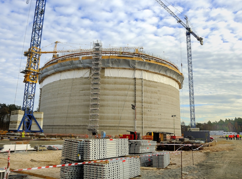 Kiedy ruszy świnoujski terminal? Politycy spierają się o termin - GospodarkaMorska.pl