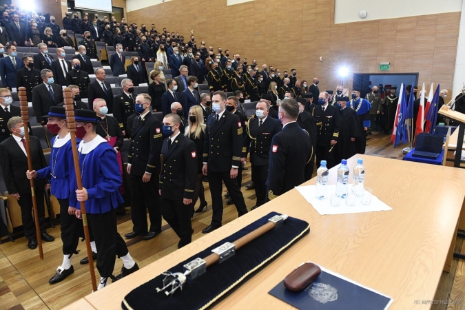 1100 nowych studentów w Akademii Marynarki Wojennej. Nowy rok akademicki rozpoczęty [ZDJĘCIA, WIDEO]-GospodarkaMorska.pl