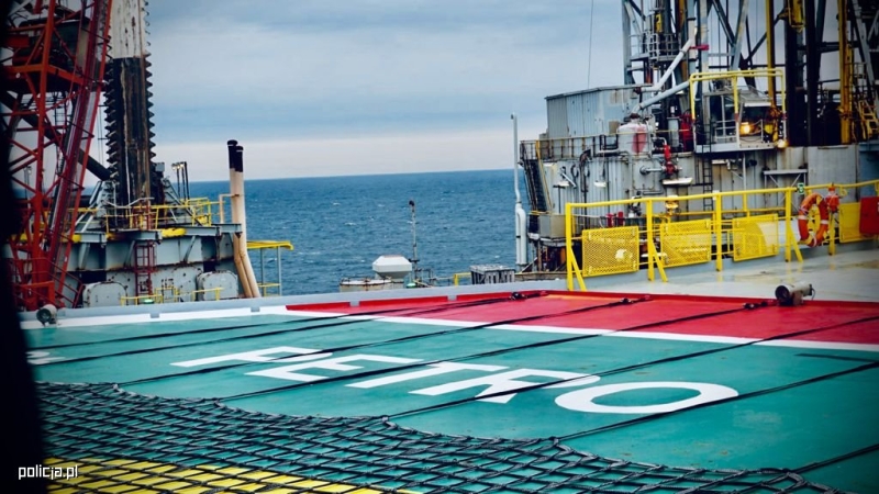 Black Hawk w akcji nad Bałtykiem. Kontrterroryści ćwiczyli z wykorzystaniem policyjnego śmigłowca [WIDEO, ZDJĘCIA]-GospodarkaMorska.pl