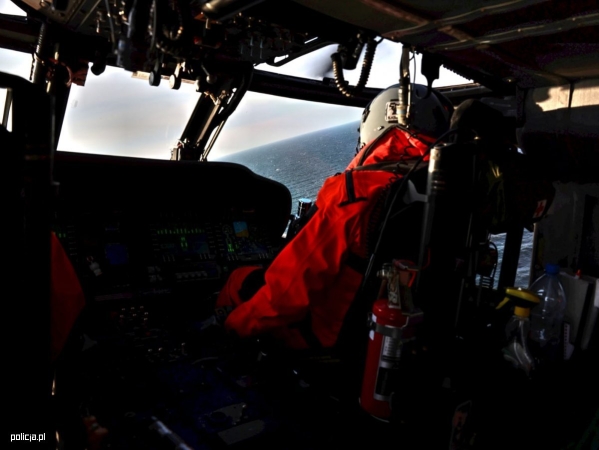 Black Hawk w akcji nad Bałtykiem. Kontrterroryści ćwiczyli z wykorzystaniem policyjnego śmigłowca [WIDEO, ZDJĘCIA]-GospodarkaMorska.pl
