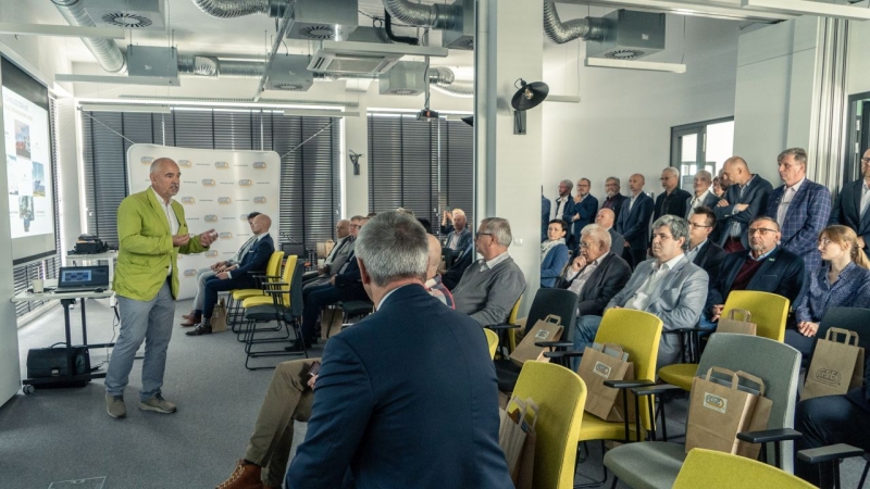 Grupa Technologiczna ASE ma swój magazyn energii. To krok w stronę oszczędności i OZE [WIDEO, ZDJĘCIA]-GospodarkaMorska.pl