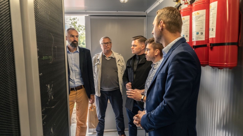 Grupa Technologiczna ASE ma swój magazyn energii. To krok w stronę oszczędności i OZE [WIDEO, ZDJĘCIA]-GospodarkaMorska.pl