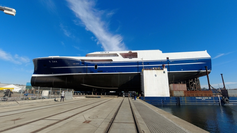 Ponad 90-metrowy statek rybacki zwodowano w stoczni Karstensen Shipyard Gdynia [foto, wideo]-GospodarkaMorska.pl