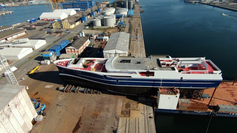 Ponad 90-metrowy statek rybacki zwodowano w stoczni Karstensen Shipyard Gdynia [foto, wideo]-GospodarkaMorska.pl