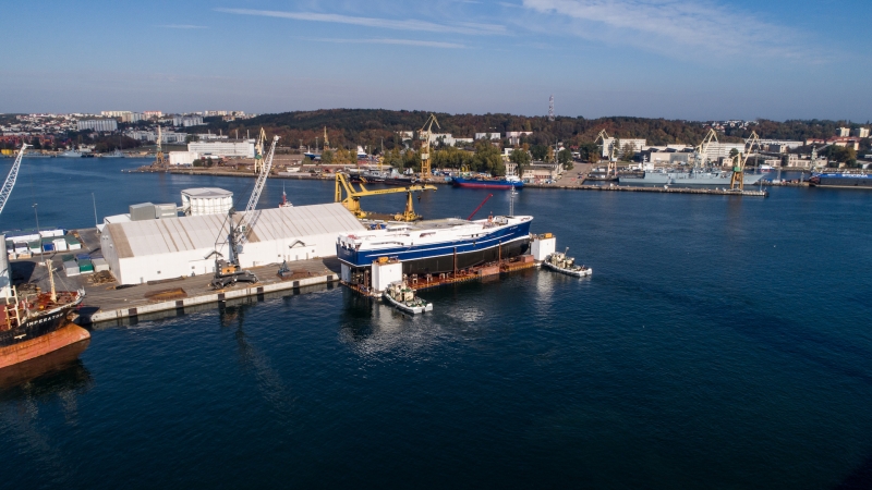 Ponad 90-metrowy statek rybacki zwodowano w stoczni Karstensen Shipyard Gdynia [foto, wideo]-GospodarkaMorska.pl
