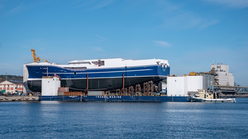 Ponad 90-metrowy statek rybacki zwodowano w stoczni Karstensen Shipyard Gdynia [foto, wideo]-GospodarkaMorska.pl