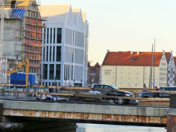 Trwa przebudowa Mostu Stągiewnego. Dzięki niej powstanie nowa marina w Gdańsku [ZDJĘCIA]-GospodarkaMorska.pl