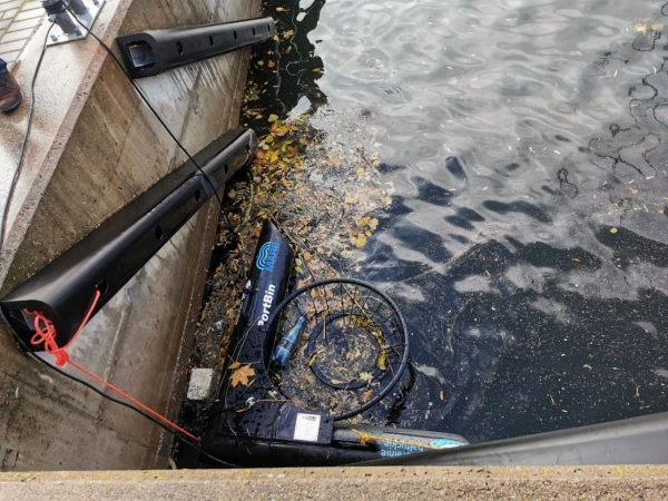 Morski kosz wyłowi śmieci z portu w Kołobrzegu-GospodarkaMorska.pl