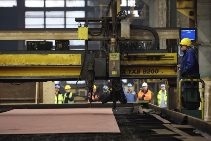 Crist: cięcie blach pod specjalistyczny statek do budowy tunelu [ZDJĘCIA]-GospodarkaMorska.pl