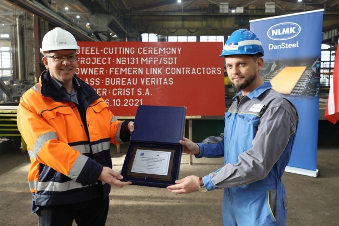 Crist: cięcie blach pod specjalistyczny statek do budowy tunelu [ZDJĘCIA]-GospodarkaMorska.pl