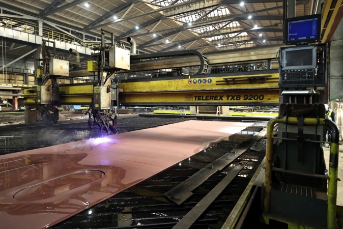 Crist: cięcie blach pod specjalistyczny statek do budowy tunelu [ZDJĘCIA]-GospodarkaMorska.pl