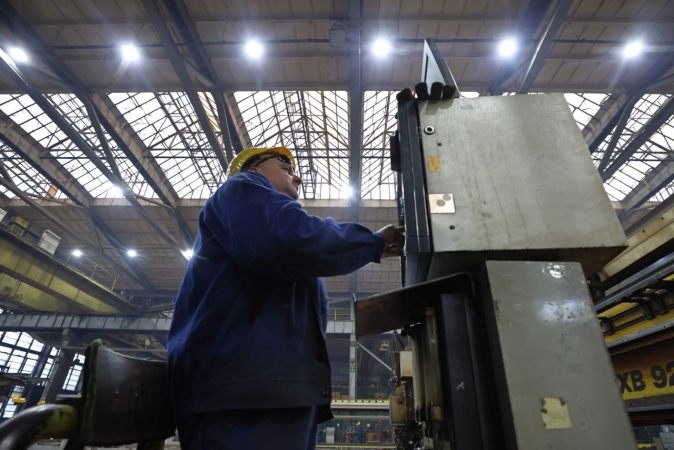 Crist: cięcie blach pod specjalistyczny statek do budowy tunelu [ZDJĘCIA]-GospodarkaMorska.pl