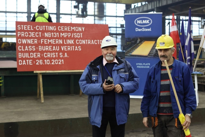 Crist: cięcie blach pod specjalistyczny statek do budowy tunelu [ZDJĘCIA]-GospodarkaMorska.pl