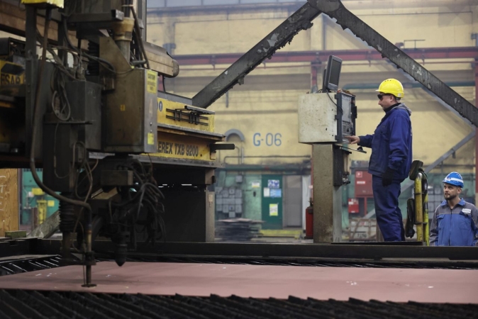 Crist: cięcie blach pod specjalistyczny statek do budowy tunelu [ZDJĘCIA]-GospodarkaMorska.pl