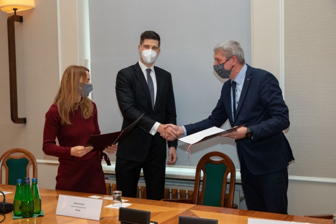 Orsted i Politechnika Warszawska będą kształcić specjalistów morskiej energetyki wiatrowej-GospodarkaMorska.pl