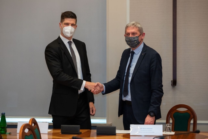 Orsted i Politechnika Warszawska będą kształcić specjalistów morskiej energetyki wiatrowej-GospodarkaMorska.pl