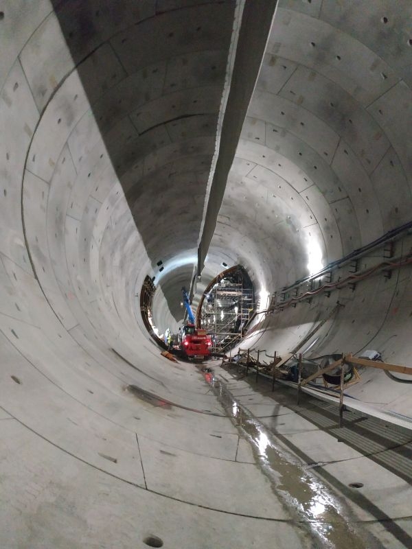 Świnoujście. Trwa budowa tunelu - głowica już wyciągnięta [ZDJĘCIA]-GospodarkaMorska.pl