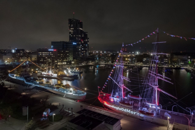 Port Gdynia świętował 103. rocznicę odzyskania niepodległości [WIDEO, ZDJĘCIA]-GospodarkaMorska.pl