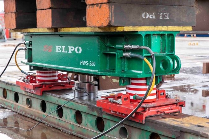 Ile waży Sokół? Słynny okręt szykowany na ekspozycję [ZDJĘCIA]-GospodarkaMorska.pl