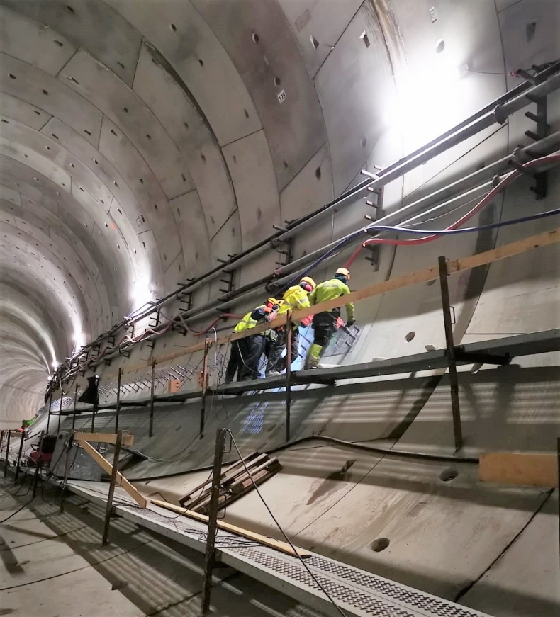 Prace wewnątrz tunelu-GospodarkaMorska.pl