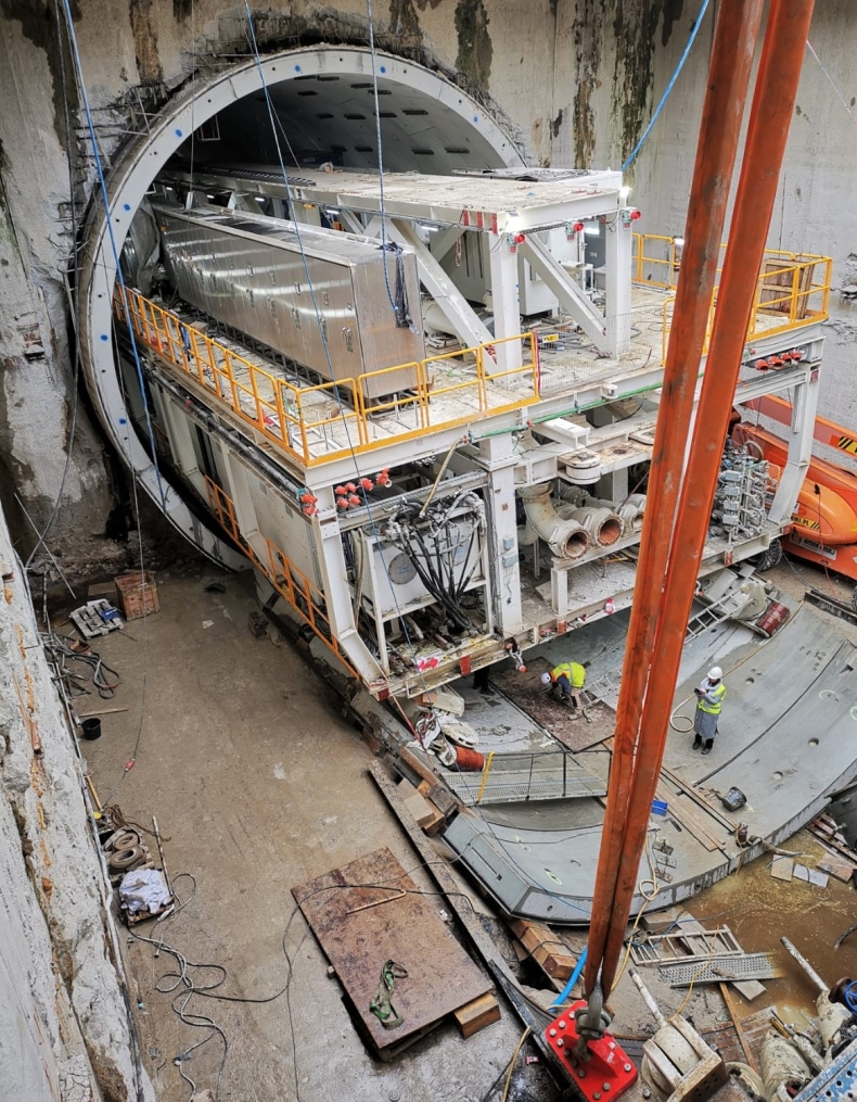 Szyb odbiorczy z góry-GospodarkaMorska.pl