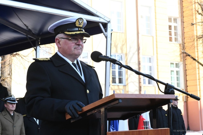 Akademia Marynarki Wojennej. Uroczysta promocja oficerska za nimi [ZDJĘCIA]-GospodarkaMorska.pl