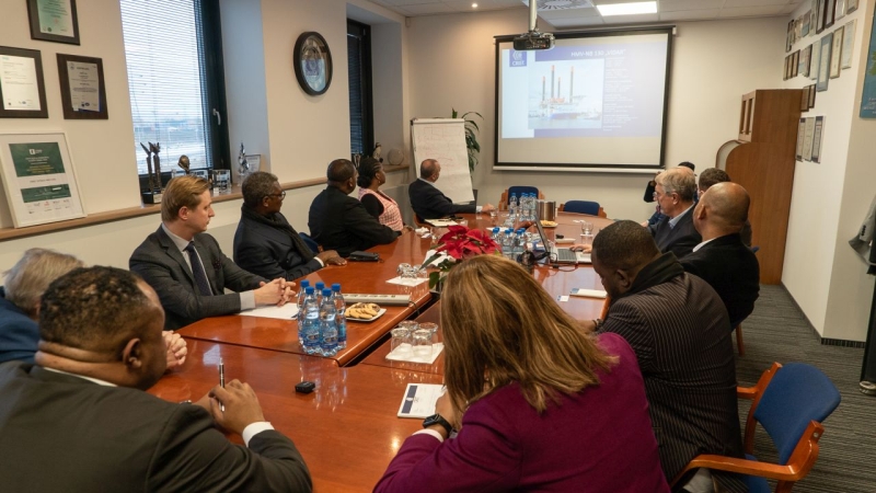 Delegacja z Demokratycznej Republiki Kongo wizytuje Crist S.A. [WIDEO, ZDJĘCIA]-GospodarkaMorska.pl