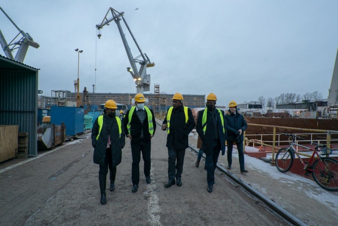 Delegacja z Demokratycznej Republiki Kongo wizytuje Crist S.A. [WIDEO, ZDJĘCIA]-GospodarkaMorska.pl