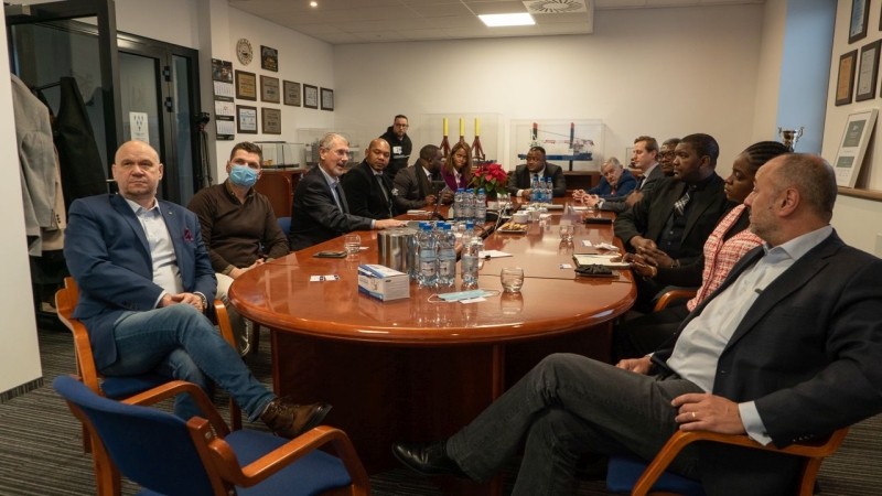 Delegacja z Demokratycznej Republiki Kongo wizytuje Crist S.A. [WIDEO, ZDJĘCIA]-GospodarkaMorska.pl