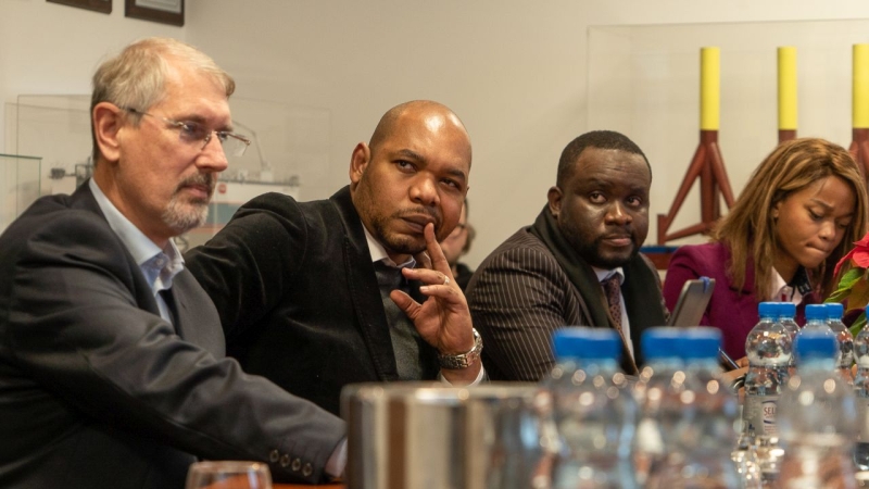 Delegacja z Demokratycznej Republiki Kongo wizytuje Crist S.A. [WIDEO, ZDJĘCIA]-GospodarkaMorska.pl