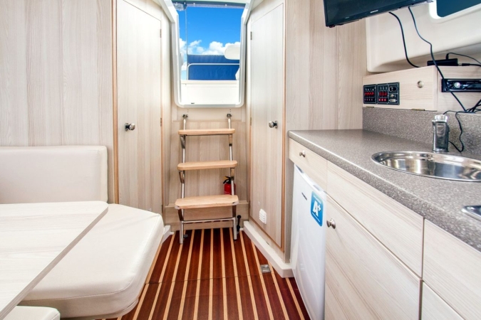 Dlaczego urlop na jachcie motorowo-spacerowym to znacznie ciekawsza opcja niż wynajem hotelu?-GospodarkaMorska.pl