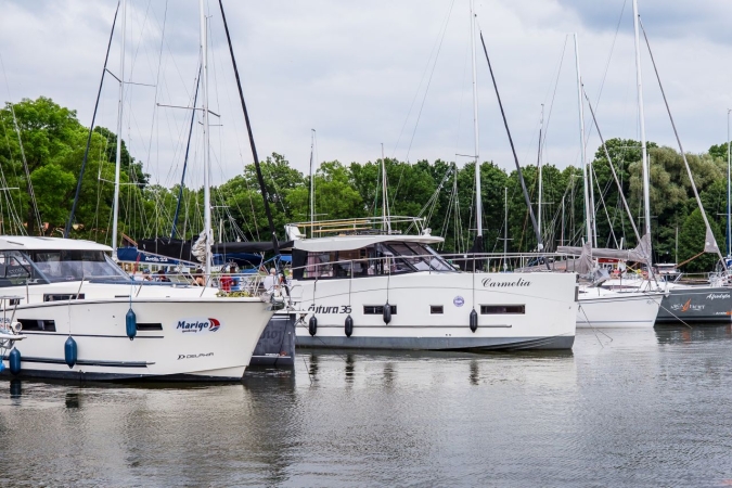 Dlaczego urlop na jachcie motorowo-spacerowym to znacznie ciekawsza opcja niż wynajem hotelu?-GospodarkaMorska.pl
