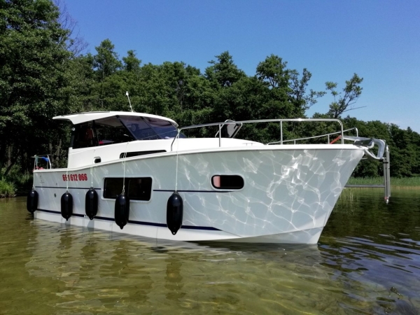 Dlaczego urlop na jachcie motorowo-spacerowym to znacznie ciekawsza opcja niż wynajem hotelu?-GospodarkaMorska.pl