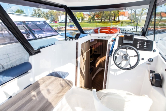 Dlaczego urlop na jachcie motorowo-spacerowym to znacznie ciekawsza opcja niż wynajem hotelu?-GospodarkaMorska.pl