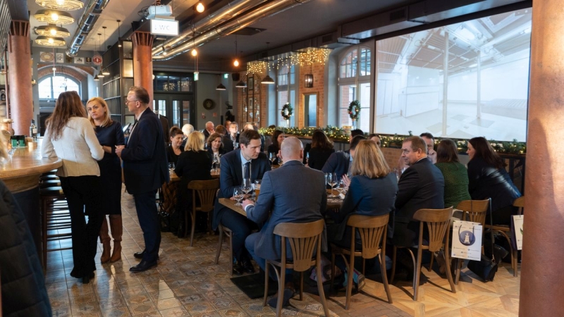 Stocznia Safe promuje pływającą platformę dokującą. Transport gabarytów nie będzie już udręką [WIDEO]-GospodarkaMorska.pl