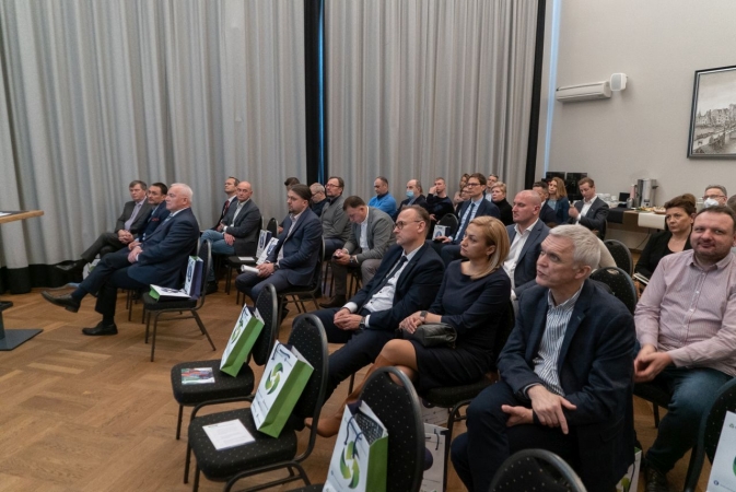 Stocznia Safe promuje pływającą platformę dokującą. Transport gabarytów nie będzie już udręką [WIDEO]-GospodarkaMorska.pl