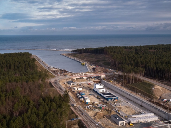 Przekop Mierzei Wiślanej coraz bliżej. Co się dzieje na terenie inwestycji? [WIDEO, ZDJĘCIA]-GospodarkaMorska.pl