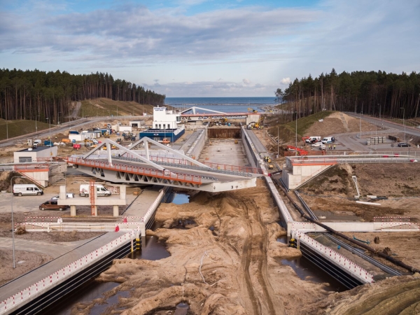 Przekop Mierzei Wiślanej coraz bliżej. Co się dzieje na terenie inwestycji? [WIDEO, ZDJĘCIA]-GospodarkaMorska.pl