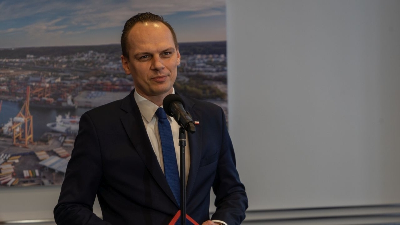 [WIDEO] Droga Czerwona – rozpoczyna się przygotowanie do budowy kluczowej drogi do Portu Gdynia-GospodarkaMorska.pl