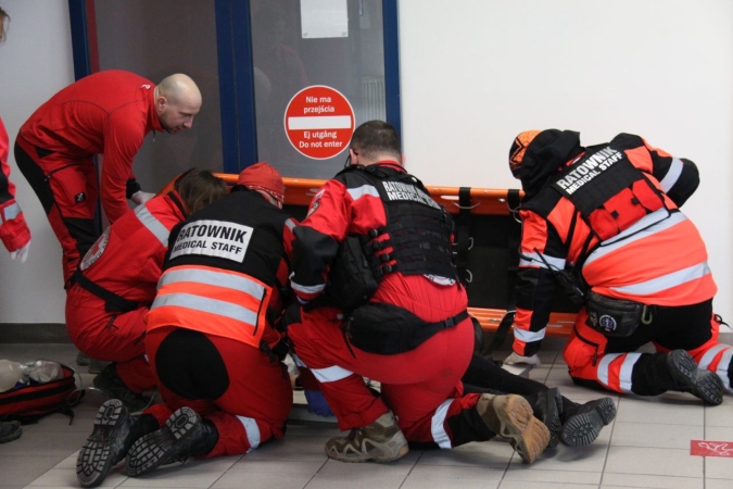 „Cerber”: w Porcie Gdynia ćwiczyły psy służbowe [WIDEO, ZDJĘCIA]-GospodarkaMorska.pl