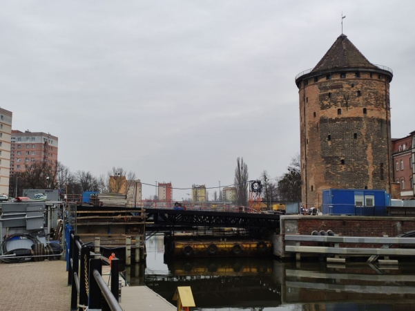 Most Stągiewny nad Motławą rośnie w oczach [WIDEO]-GospodarkaMorska.pl