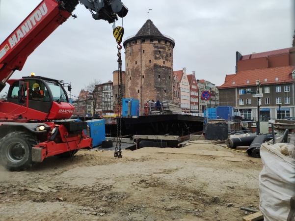 Most Stągiewny nad Motławą rośnie w oczach [WIDEO]-GospodarkaMorska.pl