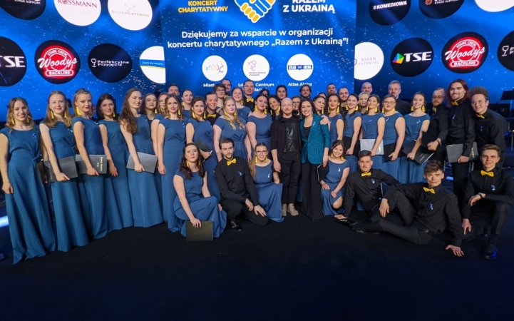 Chór Akademii Morskiej ze Szczecina śpiewał dla Ukrainy-GospodarkaMorska.pl