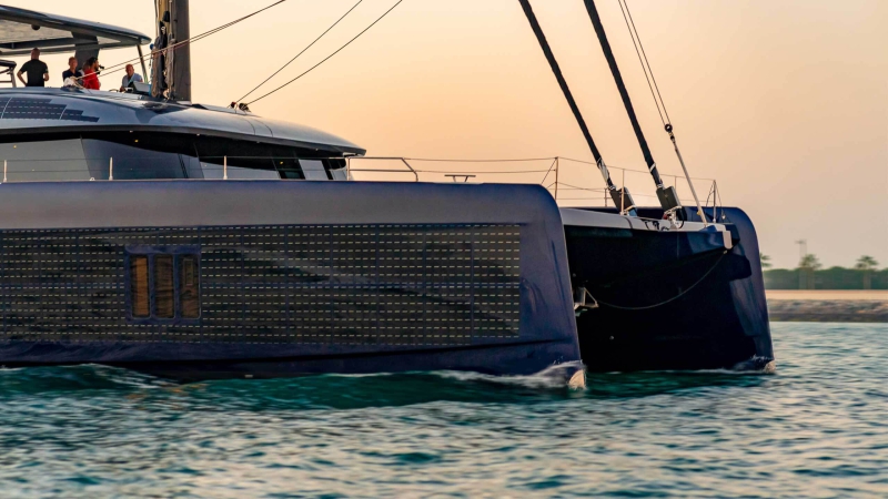 Zobacz elektryczny jacht Sunreef 80 Eco podczas żeglugi w Dubaju-GospodarkaMorska.pl