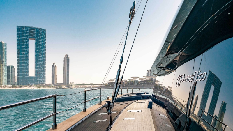 Zobacz elektryczny jacht Sunreef 80 Eco podczas żeglugi w Dubaju-GospodarkaMorska.pl