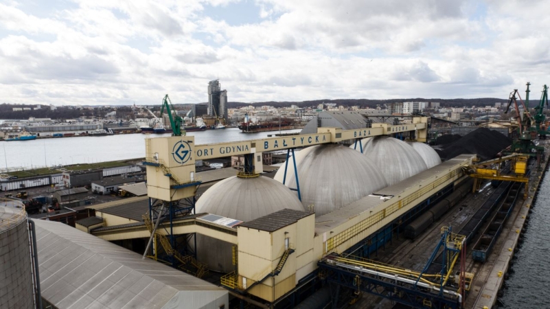 Bałtycka Baza Masowa w Porcie Gdynia rozładowała 1200 ton Saletrosanu 30N [WIDEO]-GospodarkaMorska.pl