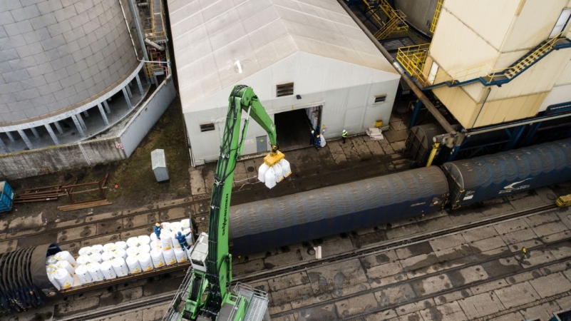 Bałtycka Baza Masowa w Porcie Gdynia rozładowała 1200 ton Saletrosanu 30N [WIDEO]-GospodarkaMorska.pl