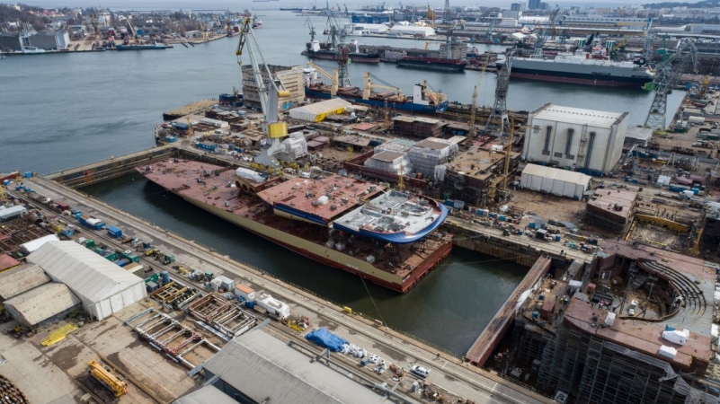 Kolejne megabloki statku pasażerskiego dla francuskiej stoczni CDA w St. Nazaire zwodowane w stoczni Crist w Gdyni [WIDEO]-GospodarkaMorska.pl