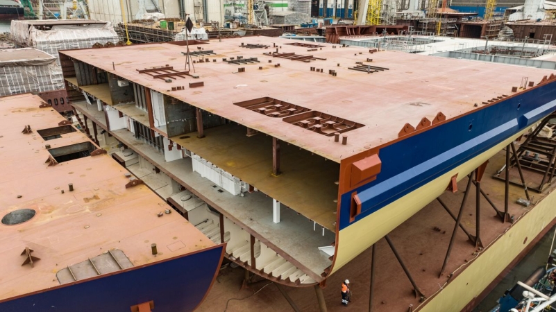 Kolejne megabloki statku pasażerskiego dla francuskiej stoczni CDA w St. Nazaire zwodowane w stoczni Crist w Gdyni [WIDEO]-GospodarkaMorska.pl